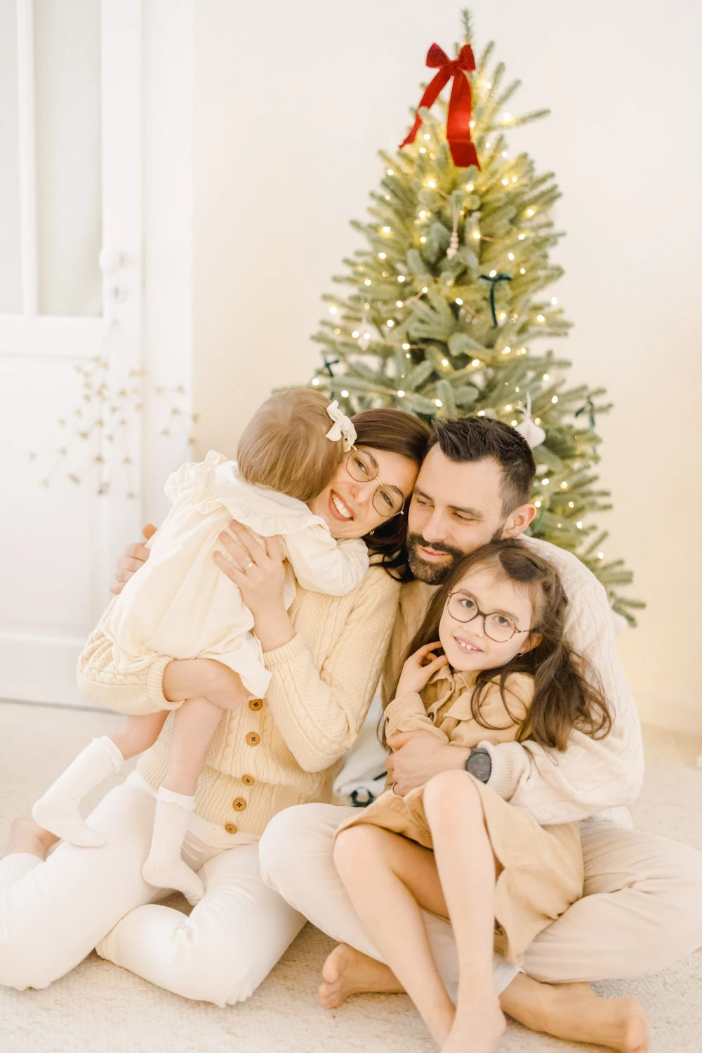 bonheur événement enfant sourire beige
